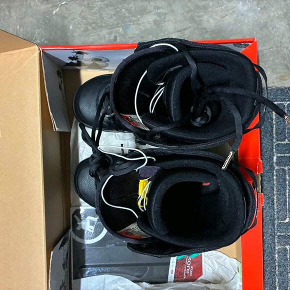 Burton Invader Snowboard Boots main image 6